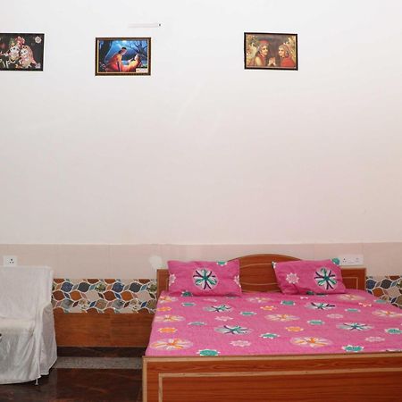 Hotel O Pop Angoori Farm House Mathura Eksteriør bilde