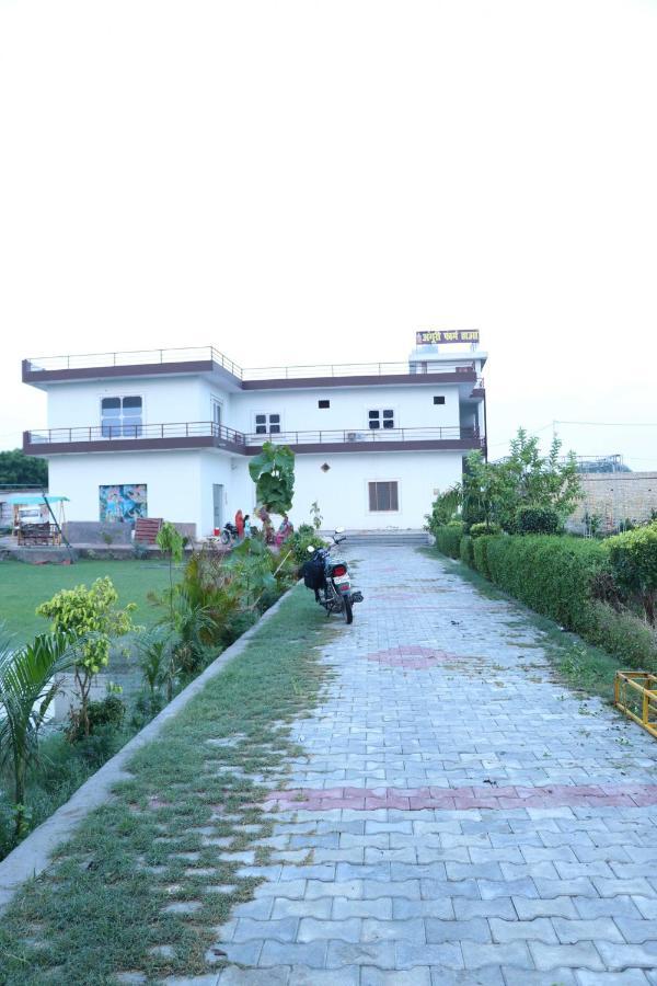 Hotel O Pop Angoori Farm House Mathura Eksteriør bilde