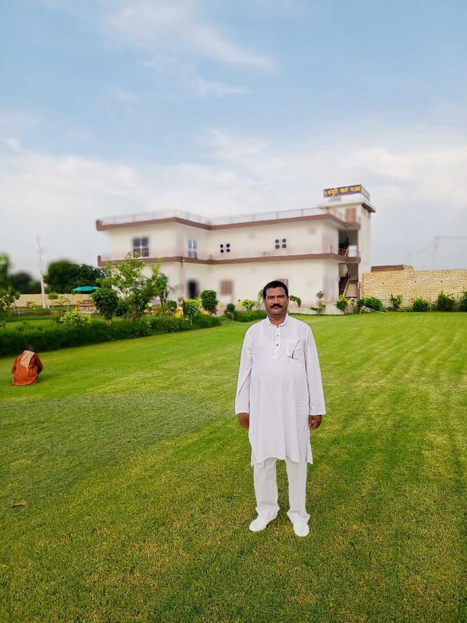 Hotel O Pop Angoori Farm House Mathura Eksteriør bilde