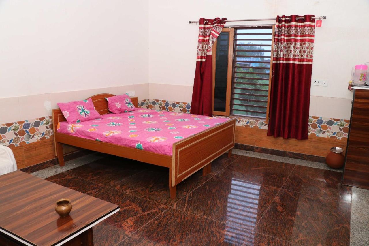 Hotel O Pop Angoori Farm House Mathura Eksteriør bilde